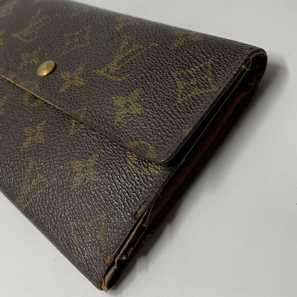 Authentic Louis Vuitton Monogram Sarah Wallet - Picture 4 of 14